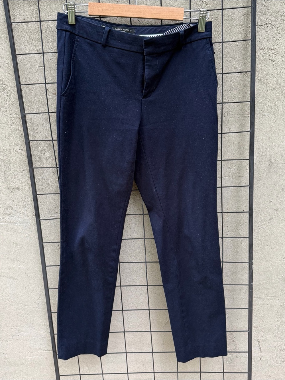 BANANA REPUBLIC • Classic Navy Straight-Leg Pants Ryan